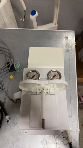 Millipore Milli-Q IX 7015 Water Purification System 100L Tank & Q-Pod Dispenser