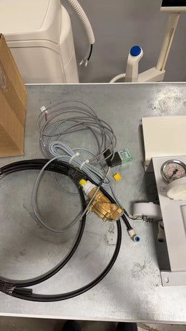 Millipore Milli-Q IX 7015 Water Purification System 100L Tank & Q-Pod Dispenser