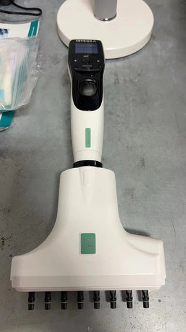 Integra VIAFLO 8 Channel Electronic adjustable Pipette 300ul W/ Charging Stand, USED