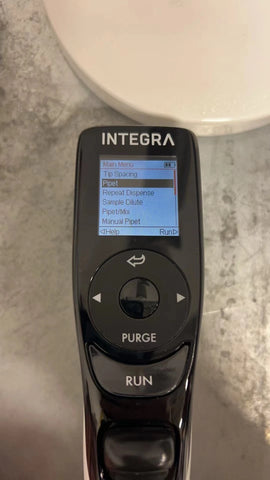 Integra VIAFLO 8 Channel Electronic adjustable Pipette 300ul W/ Charging Stand, USED